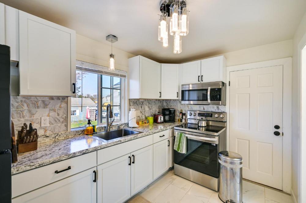 1 Mi to Downtown Salem Studio with Fire Pit Access